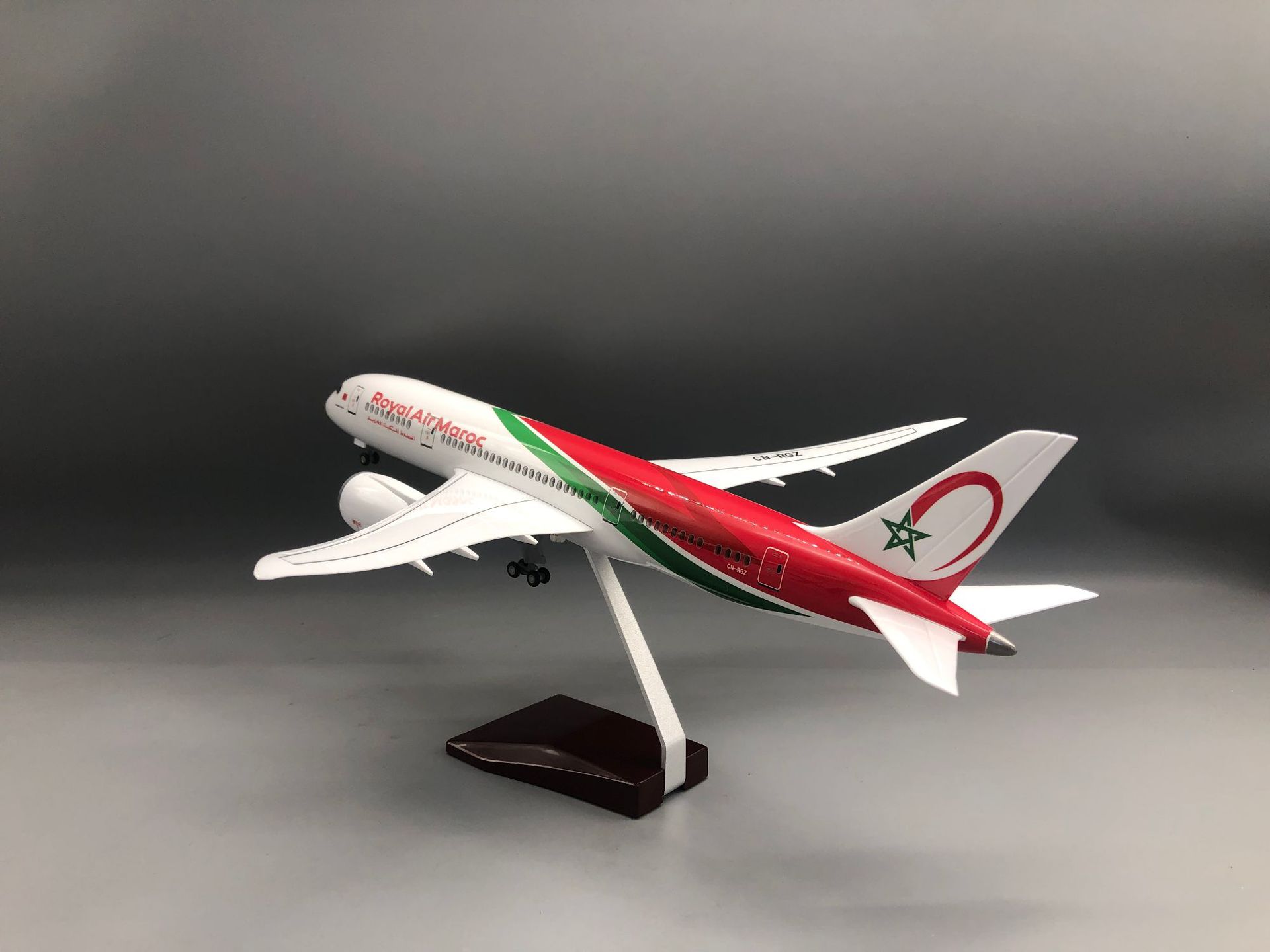 Modellino di Aereo Royal Air M - Home Office Architecture recensione e prezzo